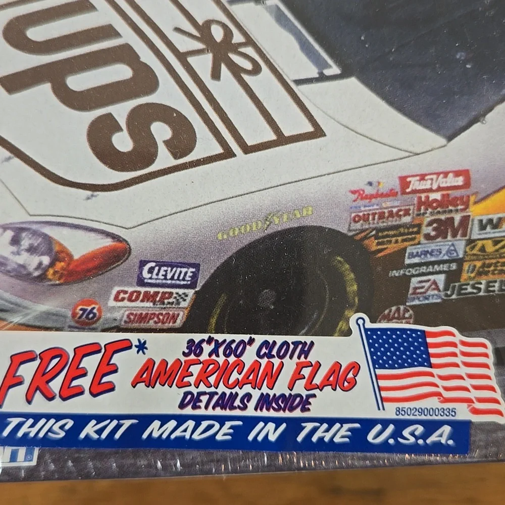 REVELL, 2002 L, Dale Jarrett UPS #88, Taurus, NASCAR , #85-2398, 1:24, USA, NIP - Picture 6 of 9